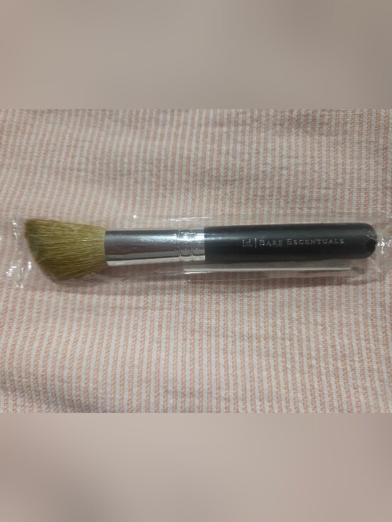 Bare Escentuals Other - Bare Escentuals Angled Blush Brush in Black with Light Brown Bristles